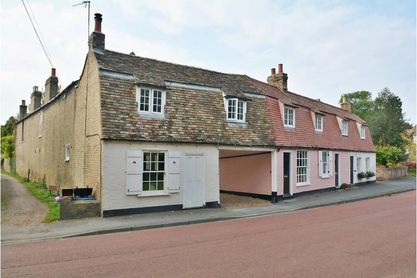 The Holts - Charming 2 Bed Cottage CBG